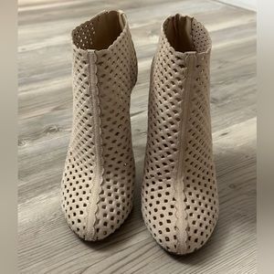 These Sergio Rossi shade designer booties are in a size 38